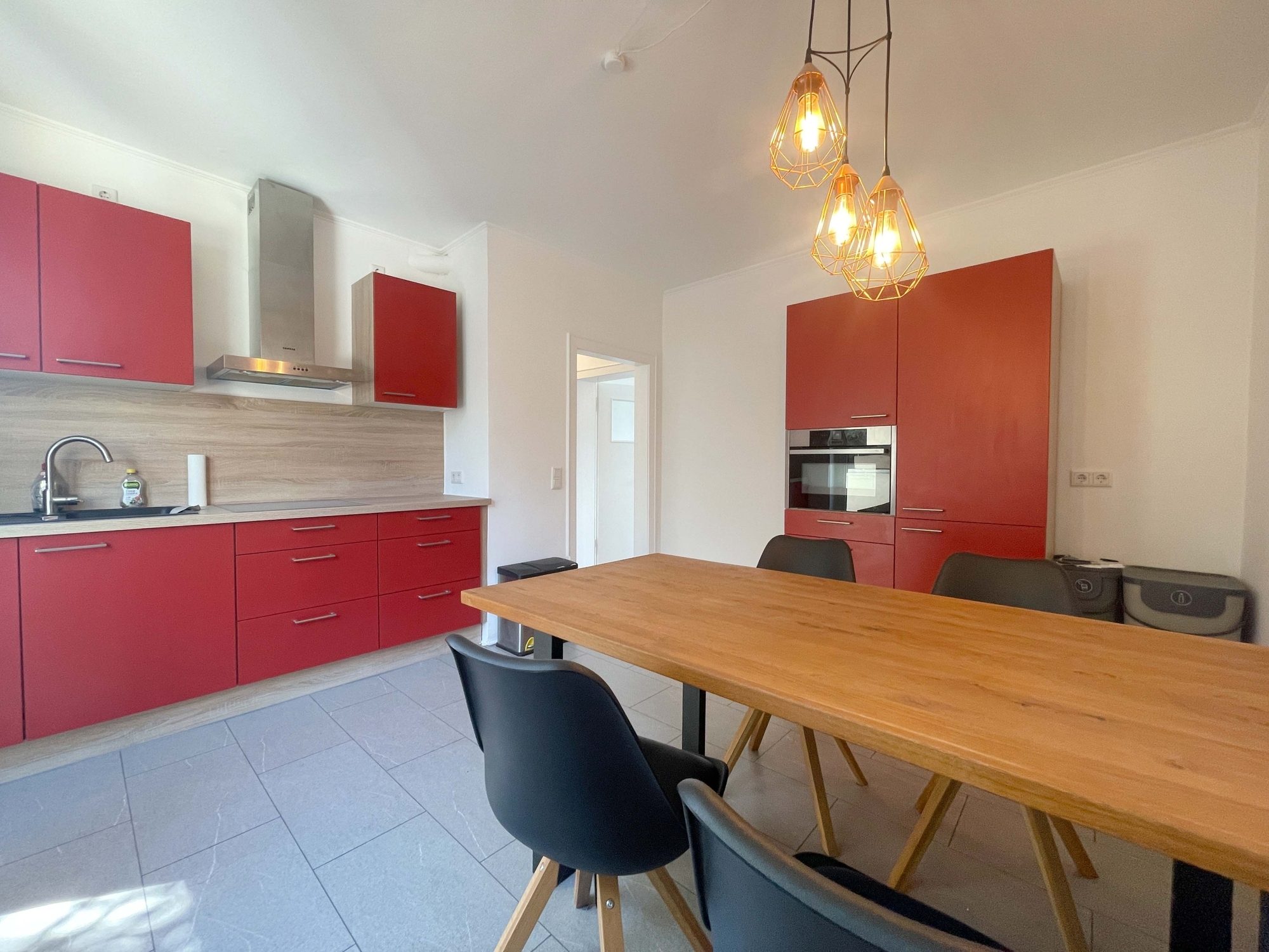 Immobilienangebot - Düsseldorf - Alle - Zentrale Lage trifft Wohnkomfort: Bezugsfreie & Großzügige 2-Zimmerwohnung mit Balkon & Einbauküche!
