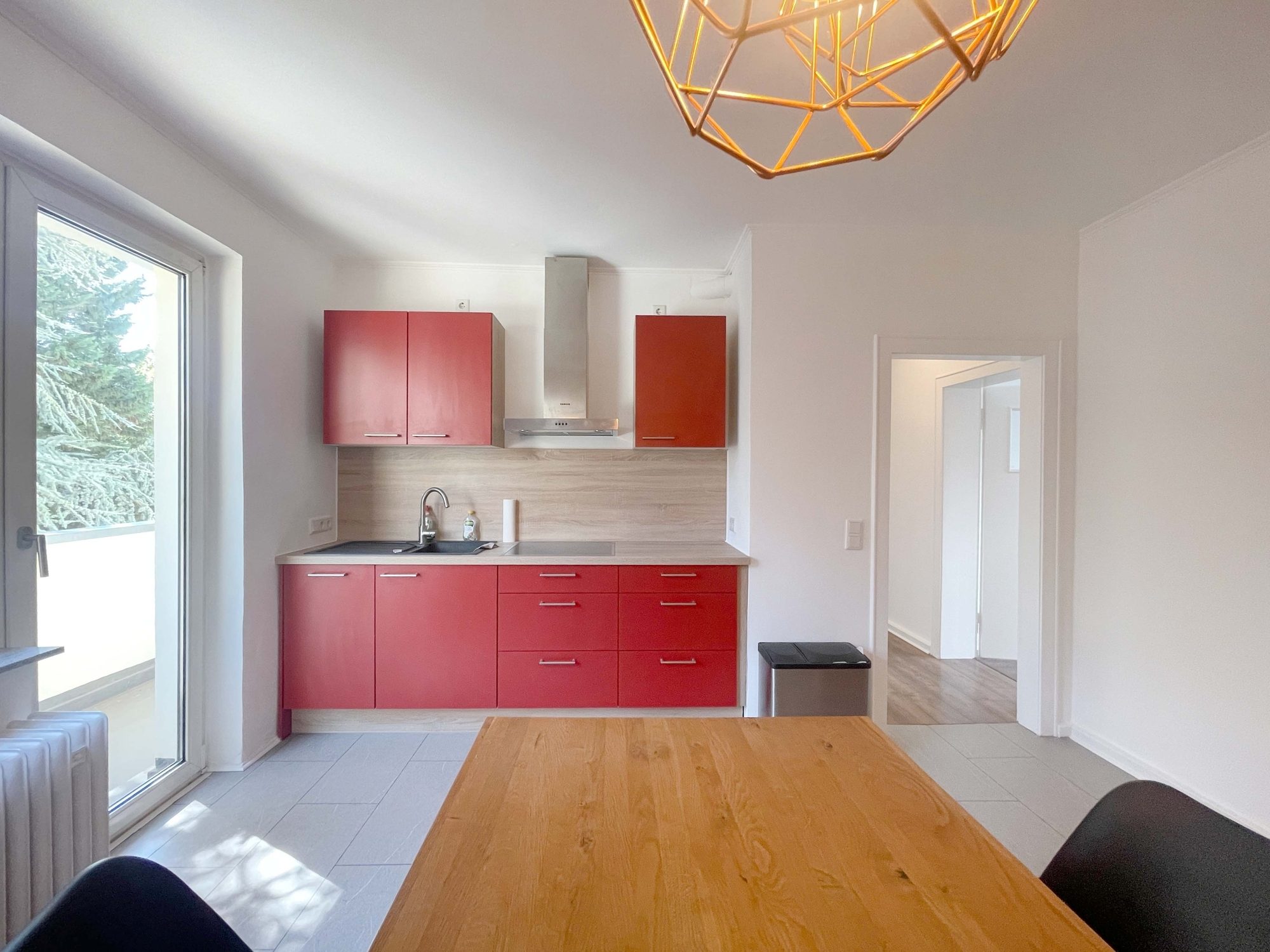 Immobilienangebot - Düsseldorf - Alle - Zentrale Lage trifft Wohnkomfort: Bezugsfreie & Großzügige 2-Zimmerwohnung mit Balkon & Einbauküche!