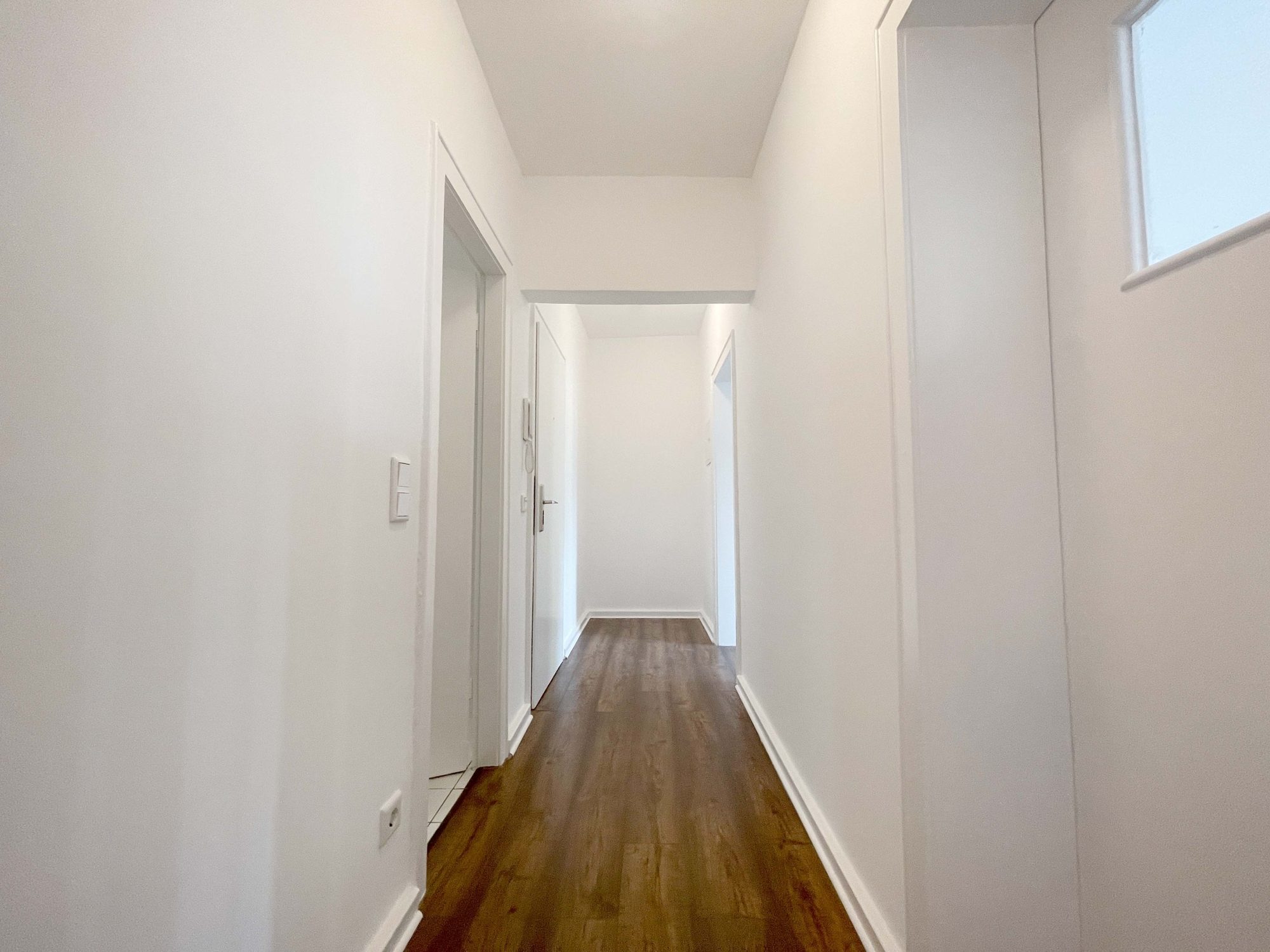 Immobilienangebot - Düsseldorf - Alle - Zentrale Lage trifft Wohnkomfort: Bezugsfreie & Großzügige 2-Zimmerwohnung mit Balkon & Einbauküche!