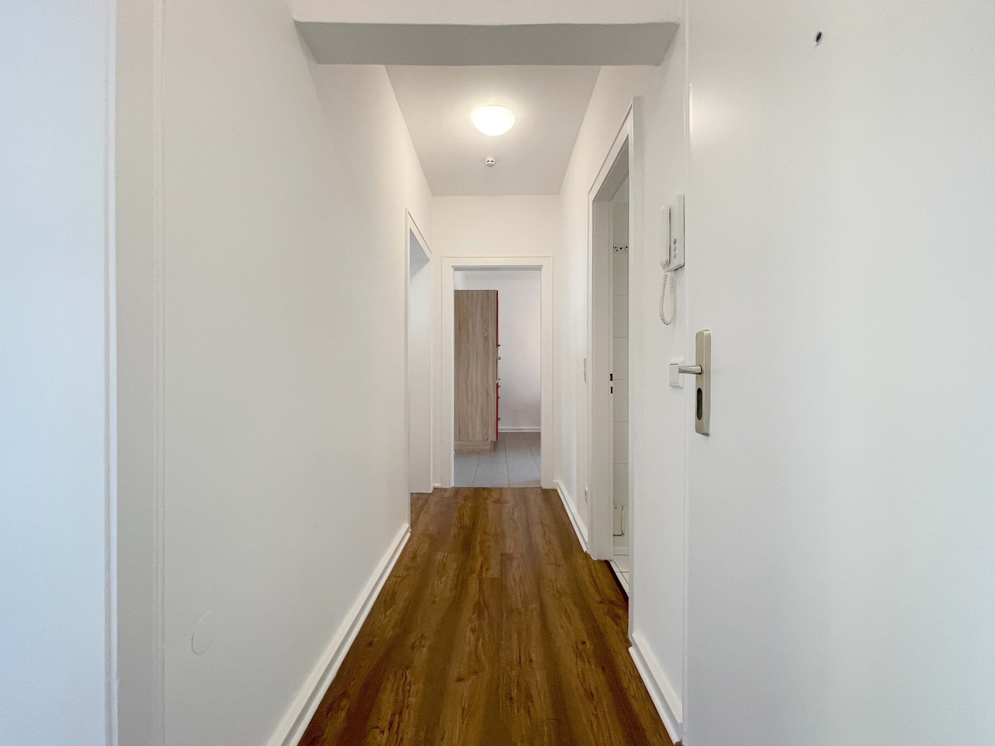 Immobilienangebot - Düsseldorf - Alle - Zentrale Lage trifft Wohnkomfort: Bezugsfreie & Großzügige 2-Zimmerwohnung mit Balkon & Einbauküche!
