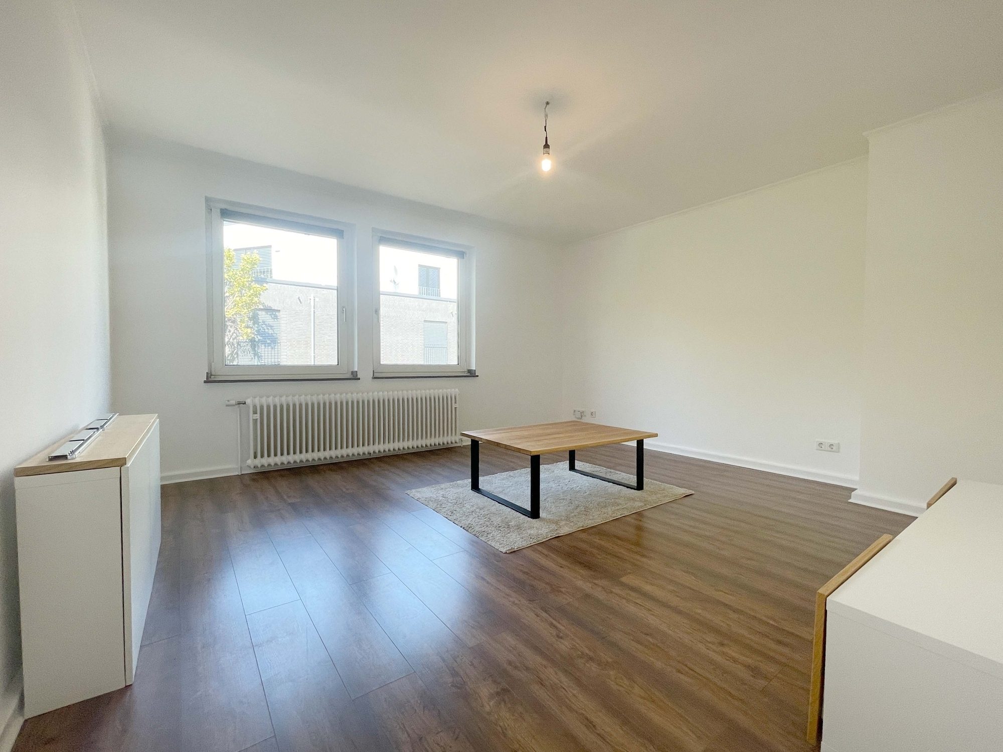 Immobilienangebot - Düsseldorf - Alle - Zentrale Lage trifft Wohnkomfort: Bezugsfreie & Großzügige 2-Zimmerwohnung mit Balkon & Einbauküche!
