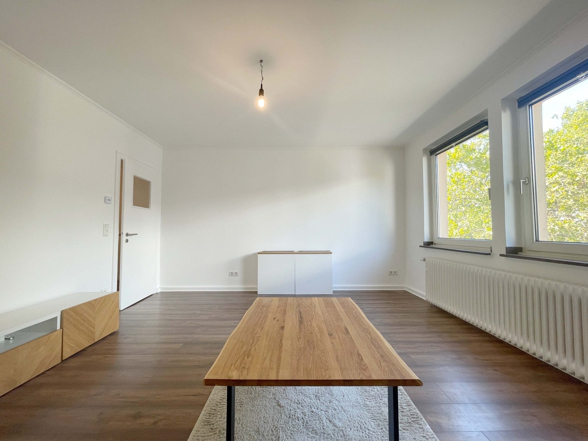 Immobilienangebot - Düsseldorf - Alle - Zentrale Lage trifft Wohnkomfort: Bezugsfreie & Großzügige 2-Zimmerwohnung mit Balkon & Einbauküche!