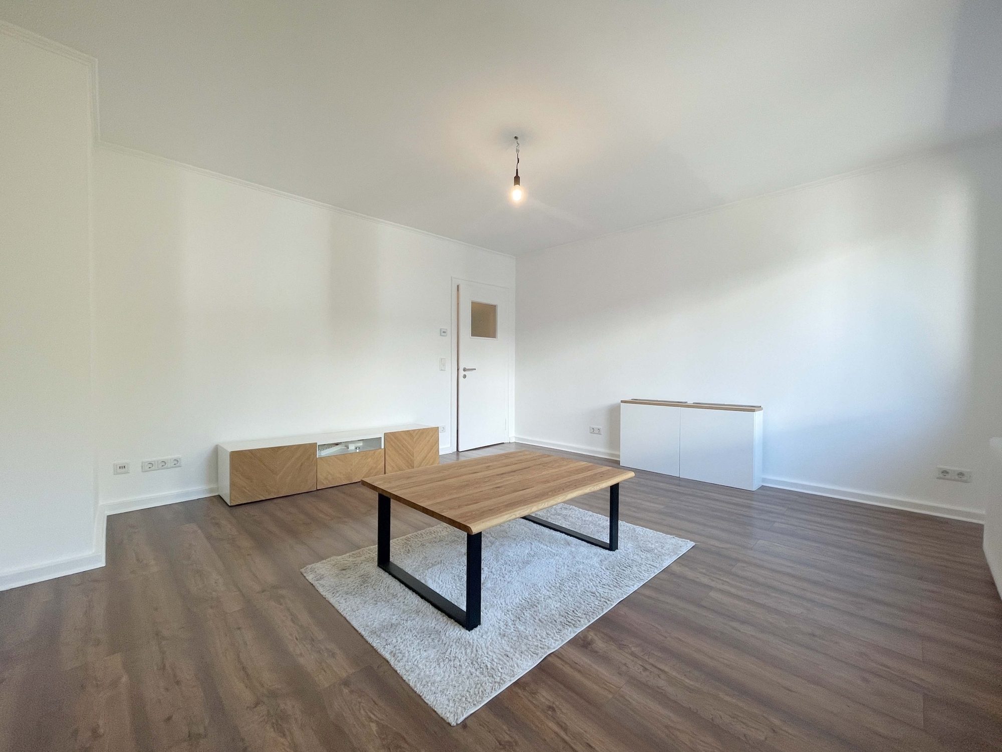 Immobilienangebot - Düsseldorf - Alle - Zentrale Lage trifft Wohnkomfort: Bezugsfreie & Großzügige 2-Zimmerwohnung mit Balkon & Einbauküche!