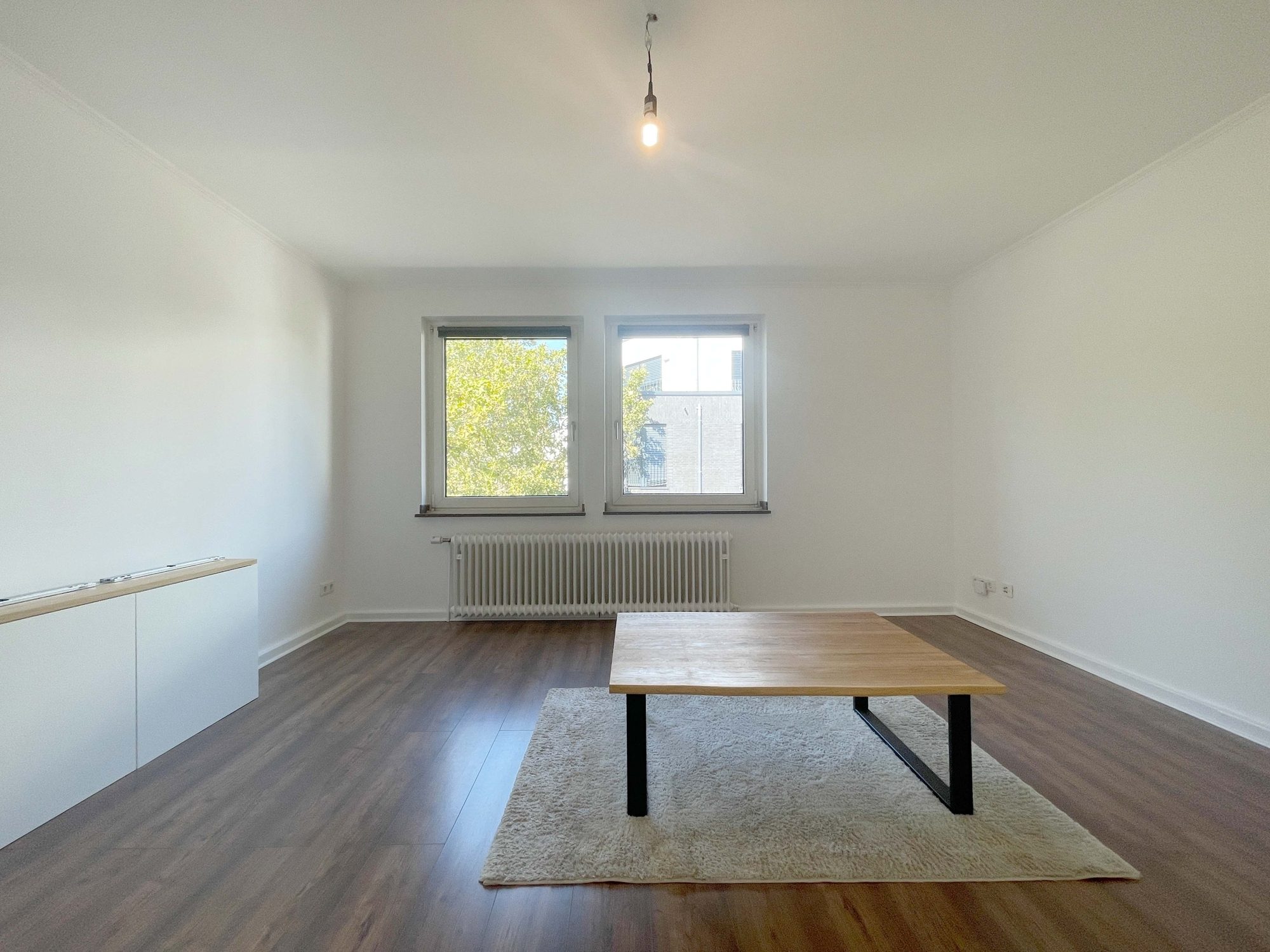 Immobilienangebot - Düsseldorf - Alle - Zentrale Lage trifft Wohnkomfort: Bezugsfreie & Großzügige 2-Zimmerwohnung mit Balkon & Einbauküche!