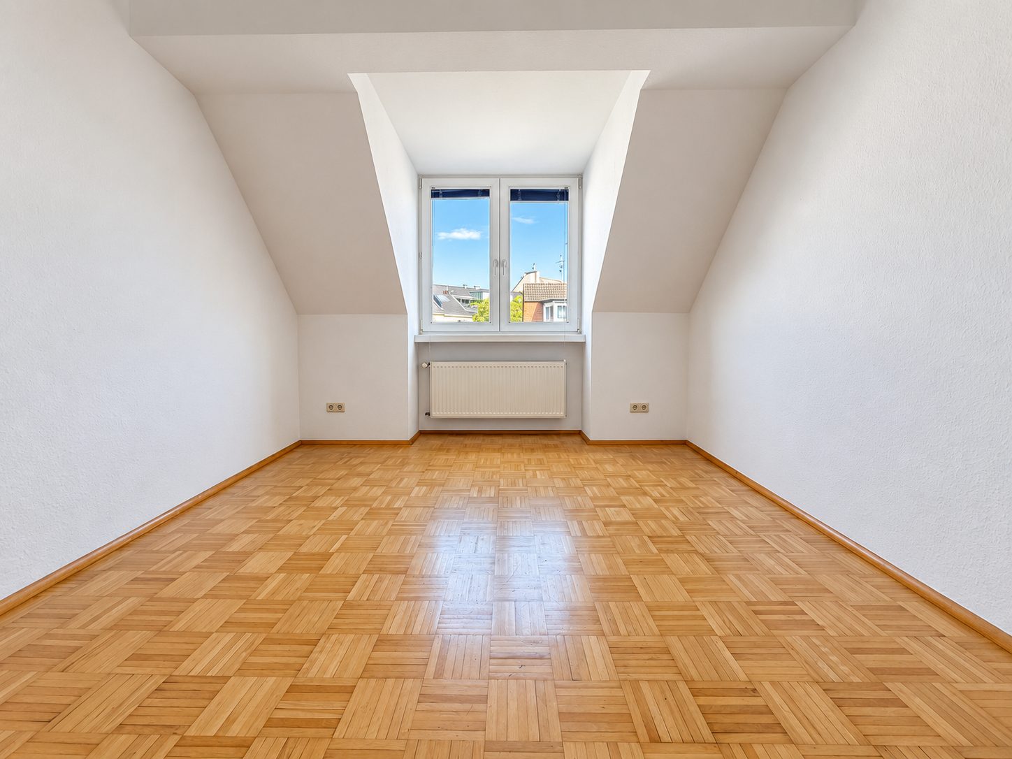 Immobilienangebot - Düsseldorf - Alle - Düsseldorf-Oberbilk: Charmante 2-Zimmer-Dachgeschosswohnung mit Galerieebene und Balkon!