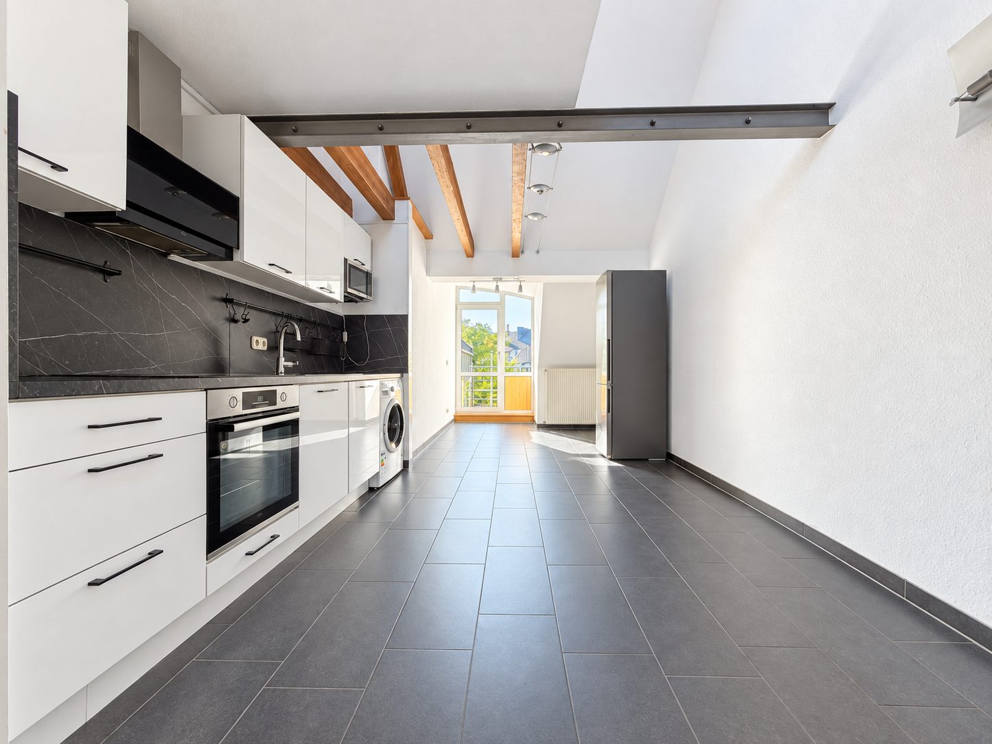 Immobilienangebot - Düsseldorf - Alle - Düsseldorf-Oberbilk: Charmante 2-Zimmer-Dachgeschosswohnung mit Galerieebene und Balkon!