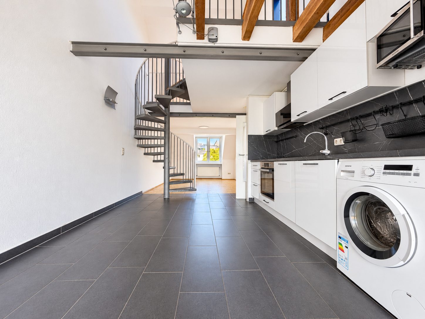 Immobilienangebot - Düsseldorf - Alle - Düsseldorf-Oberbilk: Charmante 2-Zimmer-Dachgeschosswohnung mit Galerieebene und Balkon!