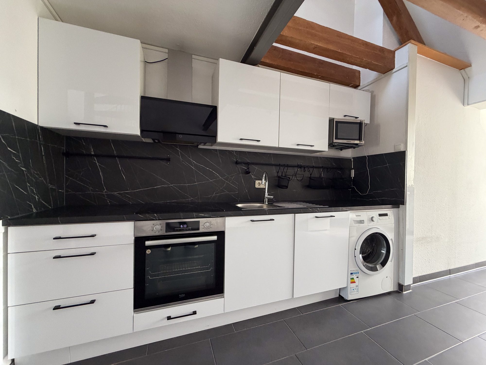 Immobilienangebot - Düsseldorf - Alle - Düsseldorf-Oberbilk: Charmante 2-Zimmer-Dachgeschosswohnung mit Galerieebene und Balkon!