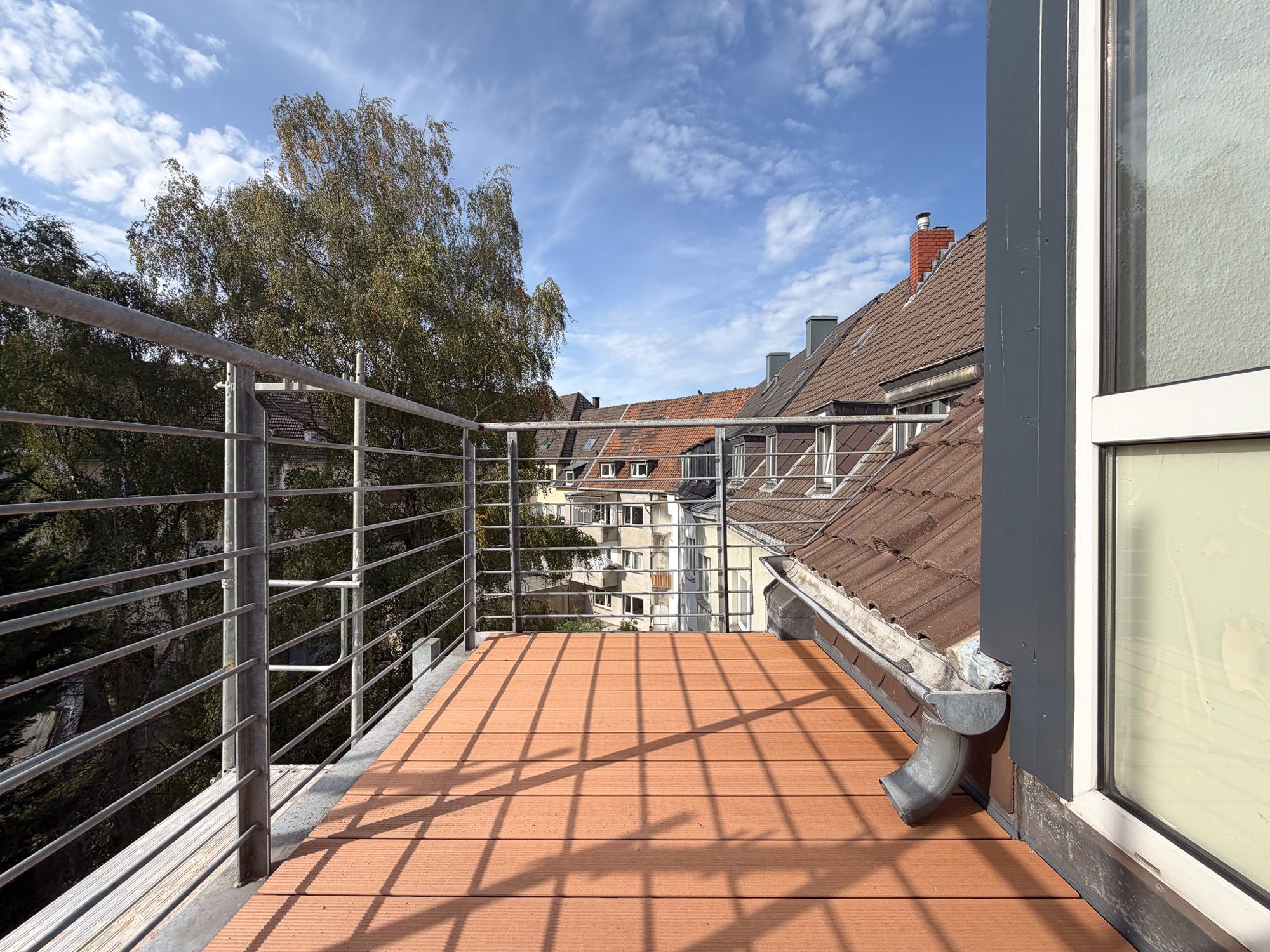 Immobilienangebot - Düsseldorf - Alle - Düsseldorf-Oberbilk: Charmante 2-Zimmer-Dachgeschosswohnung mit Galerieebene und Balkon!