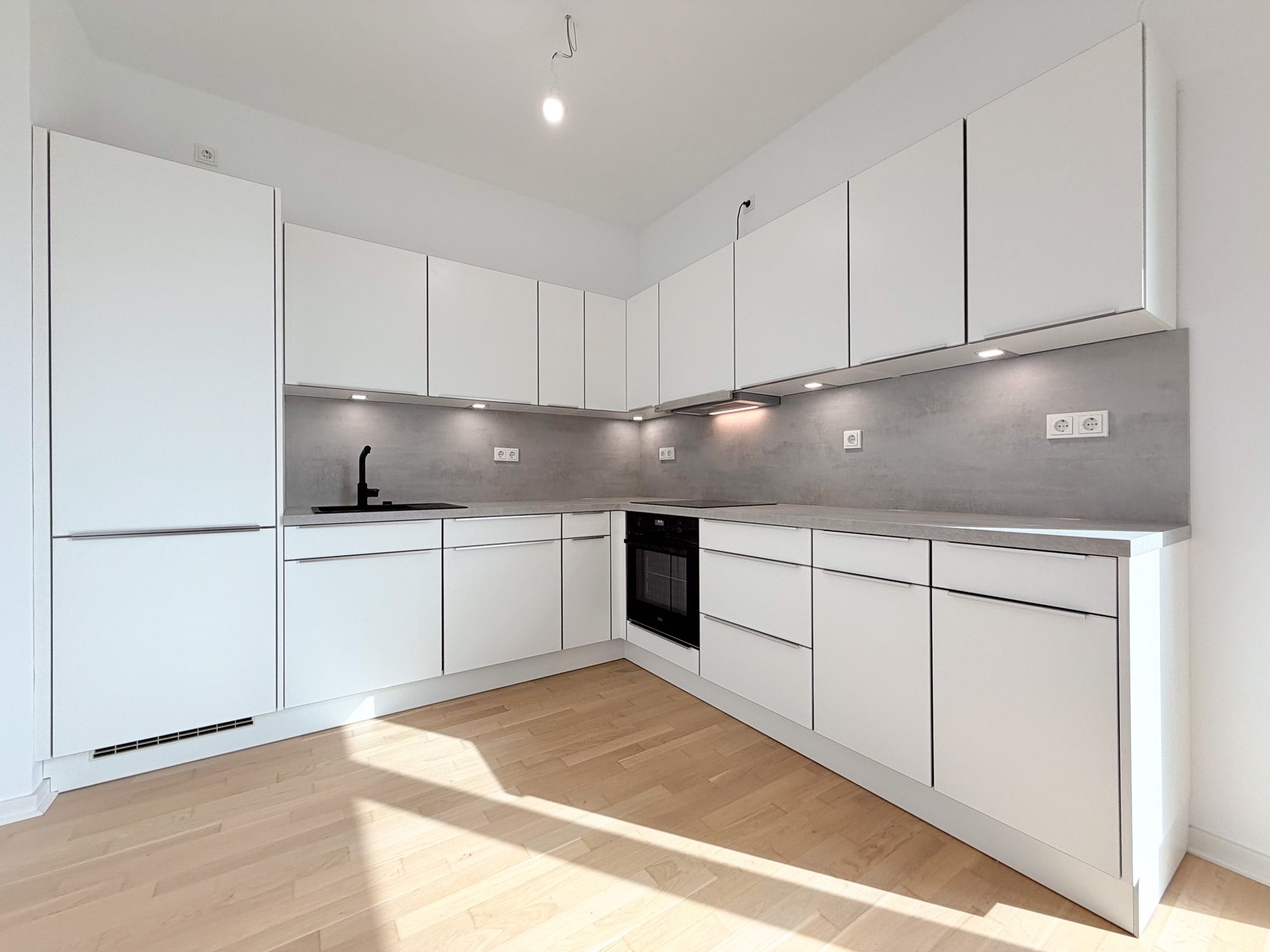 Immobilienangebot - Düsseldorf - Alle - Düsseldorf-Derendorf: Penthouse mit Einbauküche im Quartier maxfrei – Großzügig Wohnen mit Weitblick