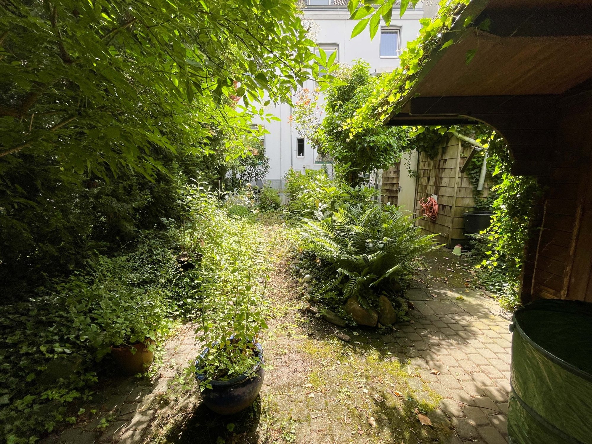 Immobilienangebot - Düsseldorf / Eller - Alle - Eller: Altbau mit Charme – Mehrfamilienhaus mit 3 Wohneinheiten und Entwicklungspotenzial!