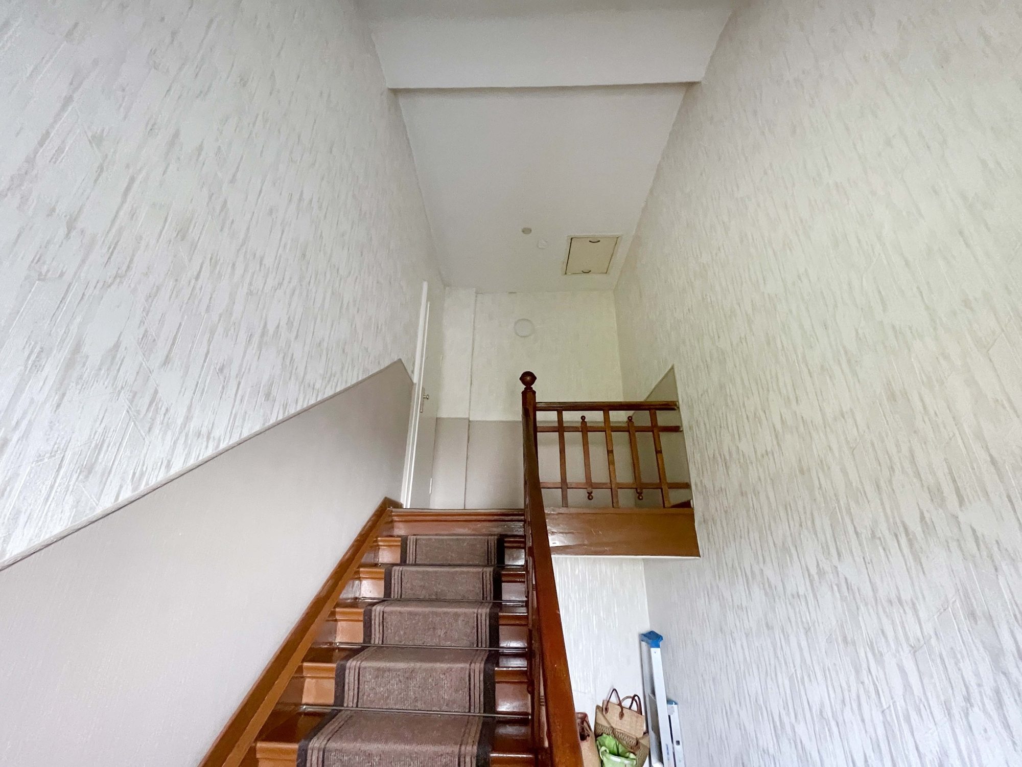 Immobilienangebot - Düsseldorf / Eller - Alle - Eller: Altbau mit Charme – Mehrfamilienhaus mit 3 Wohneinheiten und Entwicklungspotenzial!