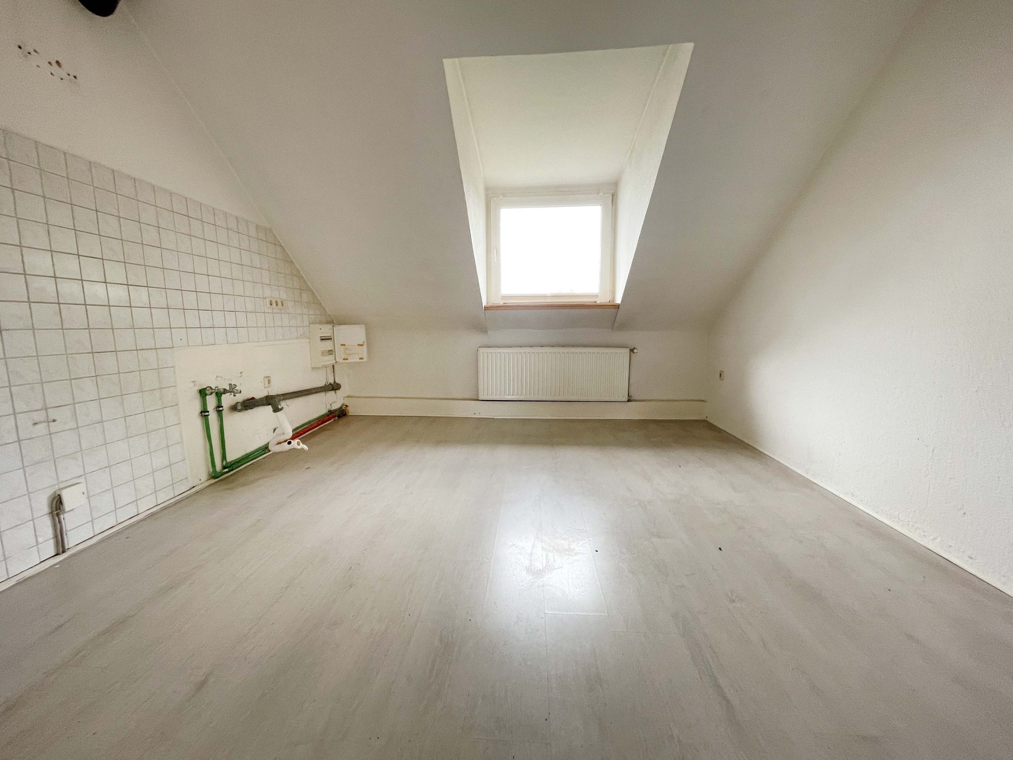 Immobilienangebot - Düsseldorf / Eller - Alle - Eller: Altbau mit Charme – Mehrfamilienhaus mit 3 Wohneinheiten und Entwicklungspotenzial!