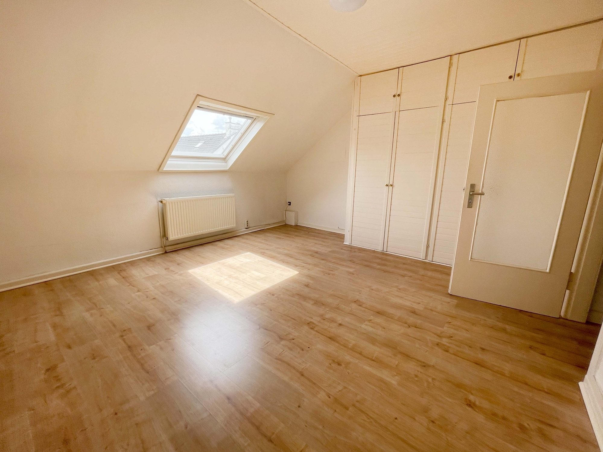 Immobilienangebot - Düsseldorf / Eller - Alle - Eller: Altbau mit Charme – Mehrfamilienhaus mit 3 Wohneinheiten und Entwicklungspotenzial!