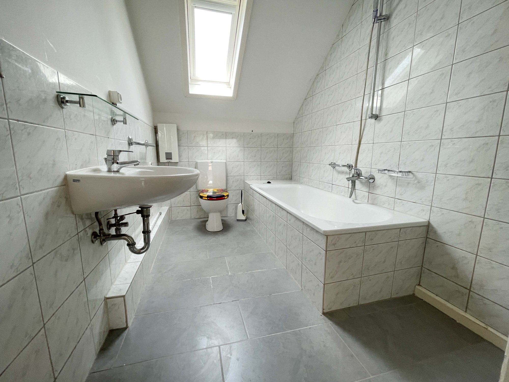 Immobilienangebot - Düsseldorf / Eller - Alle - Eller: Altbau mit Charme – Mehrfamilienhaus mit 3 Wohneinheiten und Entwicklungspotenzial!