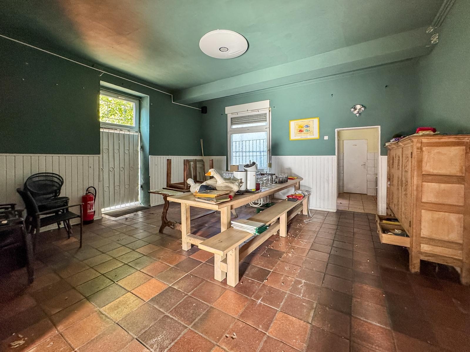 Immobilienangebot - Jüchen - Alle - Jüchen-Hochneukirch: Wohn- und Geschäftshaus mit Entwicklungspotenzial auf großzügigem Grundstück