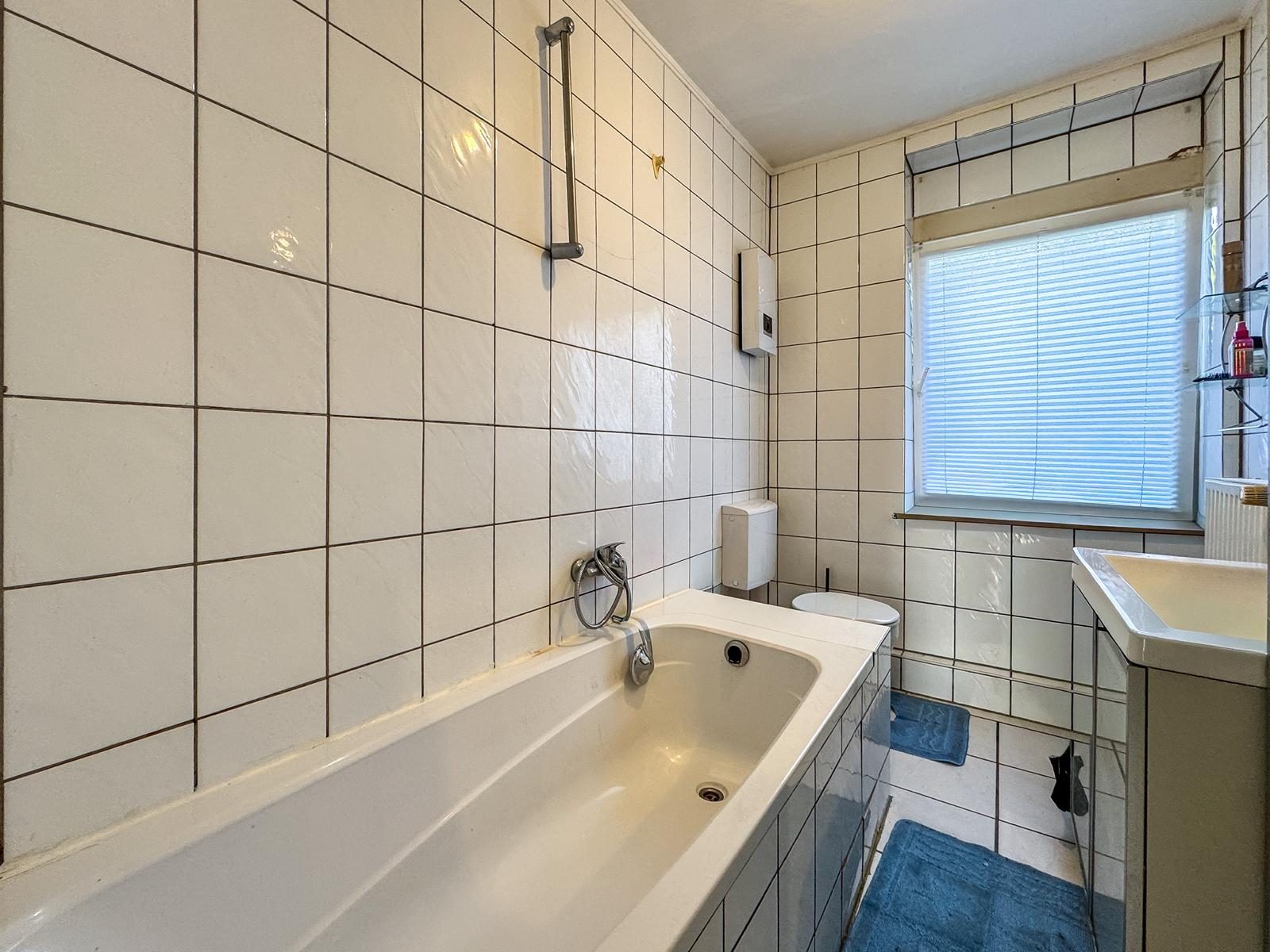 Immobilienangebot - Jüchen - Alle - Jüchen-Hochneukirch: Wohn- und Geschäftshaus mit Entwicklungspotenzial auf großzügigem Grundstück