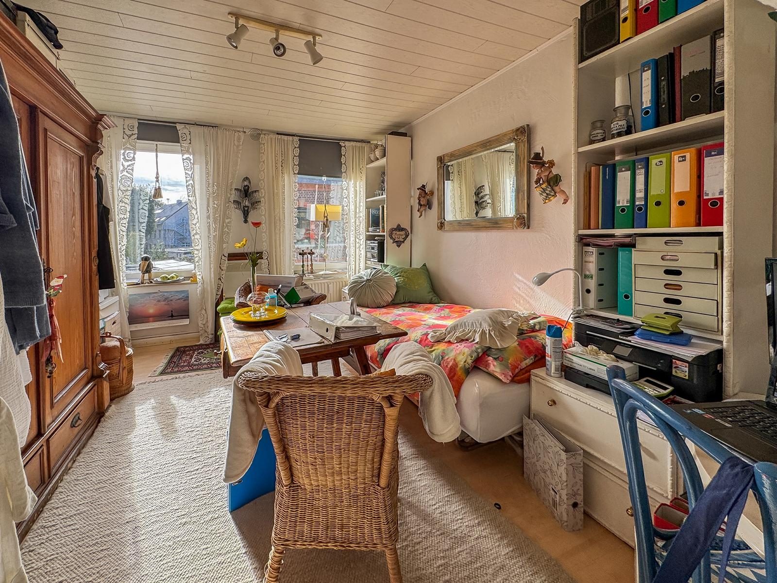 Immobilienangebot - Jüchen - Alle - Jüchen-Hochneukirch: Wohn- und Geschäftshaus mit Entwicklungspotenzial auf großzügigem Grundstück