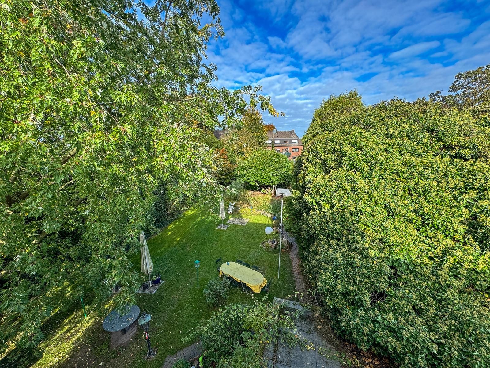 Immobilienangebot - Jüchen - Alle - Jüchen-Hochneukirch: Wohn- und Geschäftshaus mit Entwicklungspotenzial auf großzügigem Grundstück