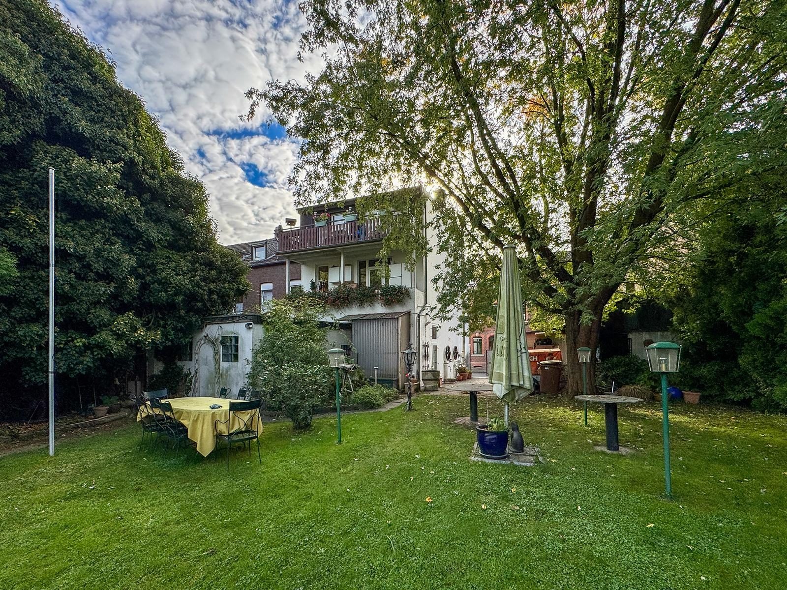 Immobilienangebot - Jüchen - Alle - Jüchen-Hochneukirch: Wohn- und Geschäftshaus mit Entwicklungspotenzial auf großzügigem Grundstück