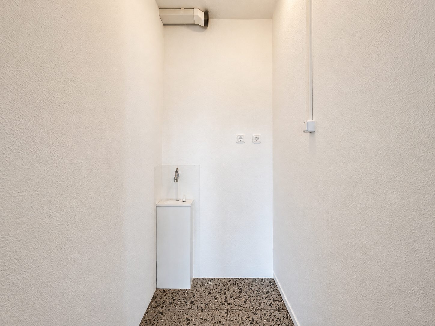 Immobilienangebot - Düsseldorf - Alle - Düsseltal: Wohnen mit Weitblick – großzügige ETW mit Aufzug, zwei Balkonen und TG- Stellplatz