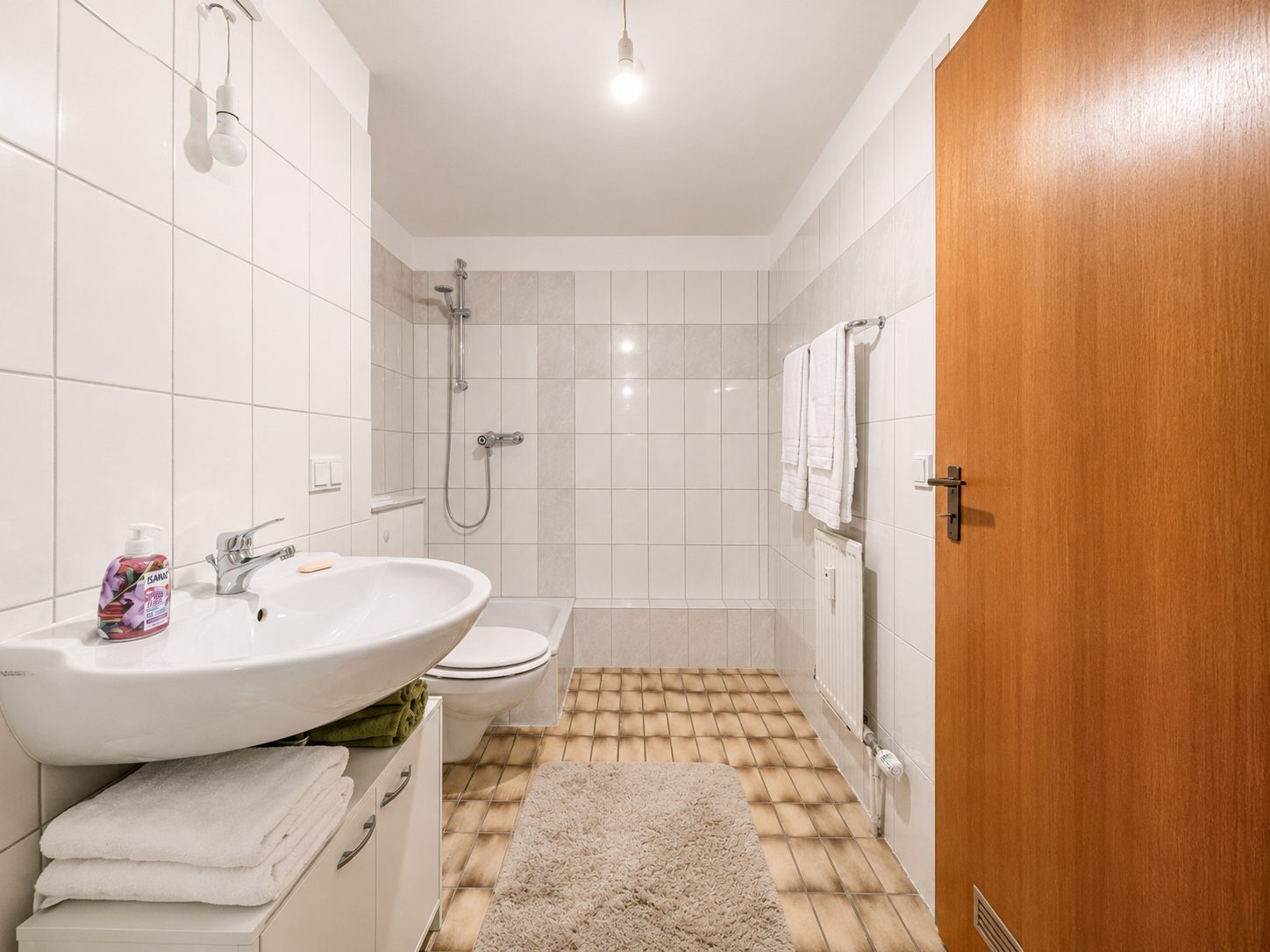 Immobilienangebot - Düsseldorf - Alle - Düsseltal: Wohnen mit Weitblick – großzügige ETW mit Aufzug, zwei Balkonen und TG- Stellplatz