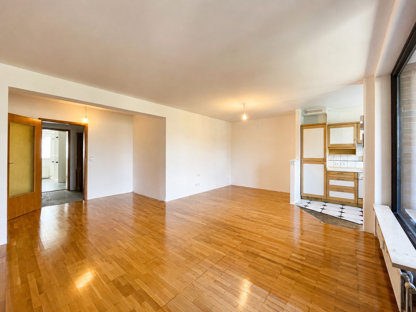 Immobilienangebot - Düsseldorf - Alle - Düsseltal: Wohnen mit Weitblick – großzügige ETW mit Aufzug, zwei Balkonen und TG- Stellplatz