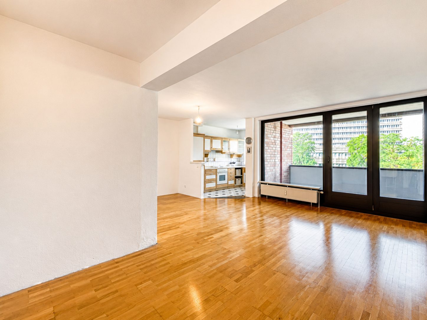 Immobilienangebot - Düsseldorf - Alle - Düsseltal: Wohnen mit Weitblick – großzügige ETW mit Aufzug, zwei Balkonen und TG- Stellplatz