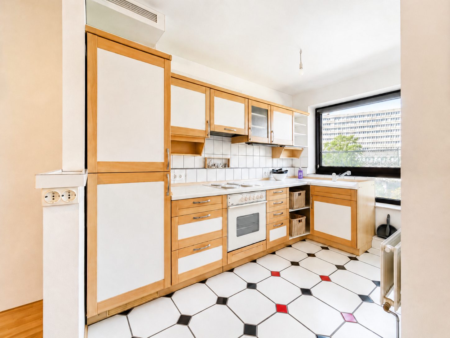 Immobilienangebot - Düsseldorf - Alle - Düsseltal: Wohnen mit Weitblick – großzügige ETW mit Aufzug, zwei Balkonen und TG- Stellplatz