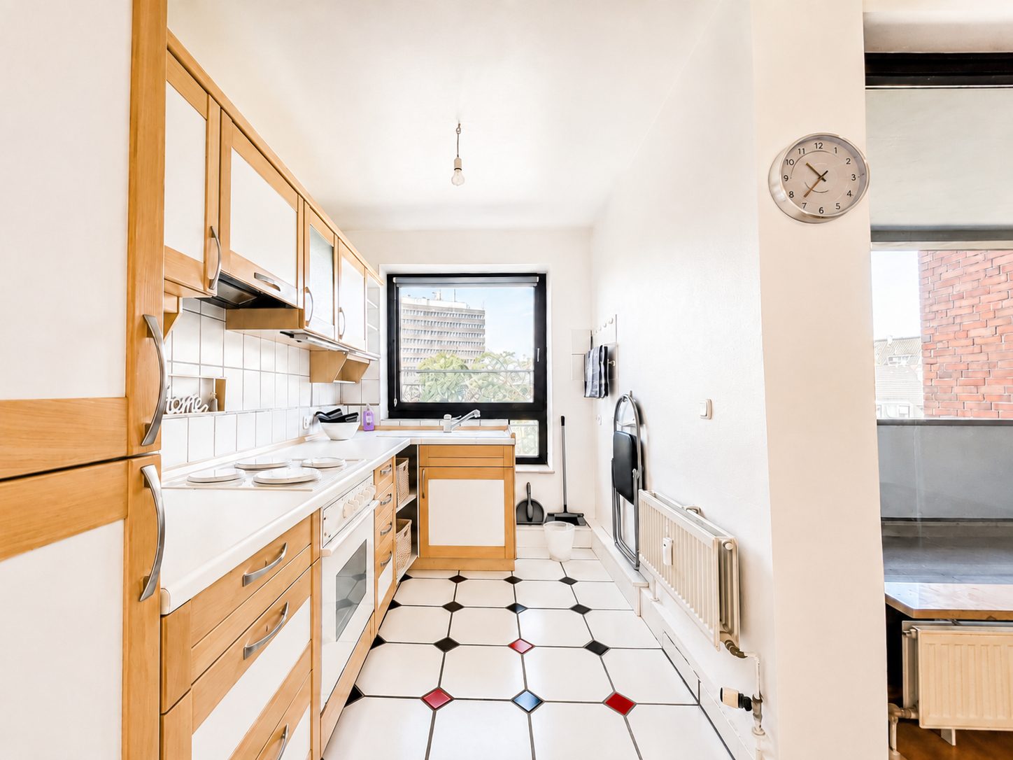 Immobilienangebot - Düsseldorf - Alle - Düsseltal: Wohnen mit Weitblick – großzügige ETW mit Aufzug, zwei Balkonen und TG- Stellplatz