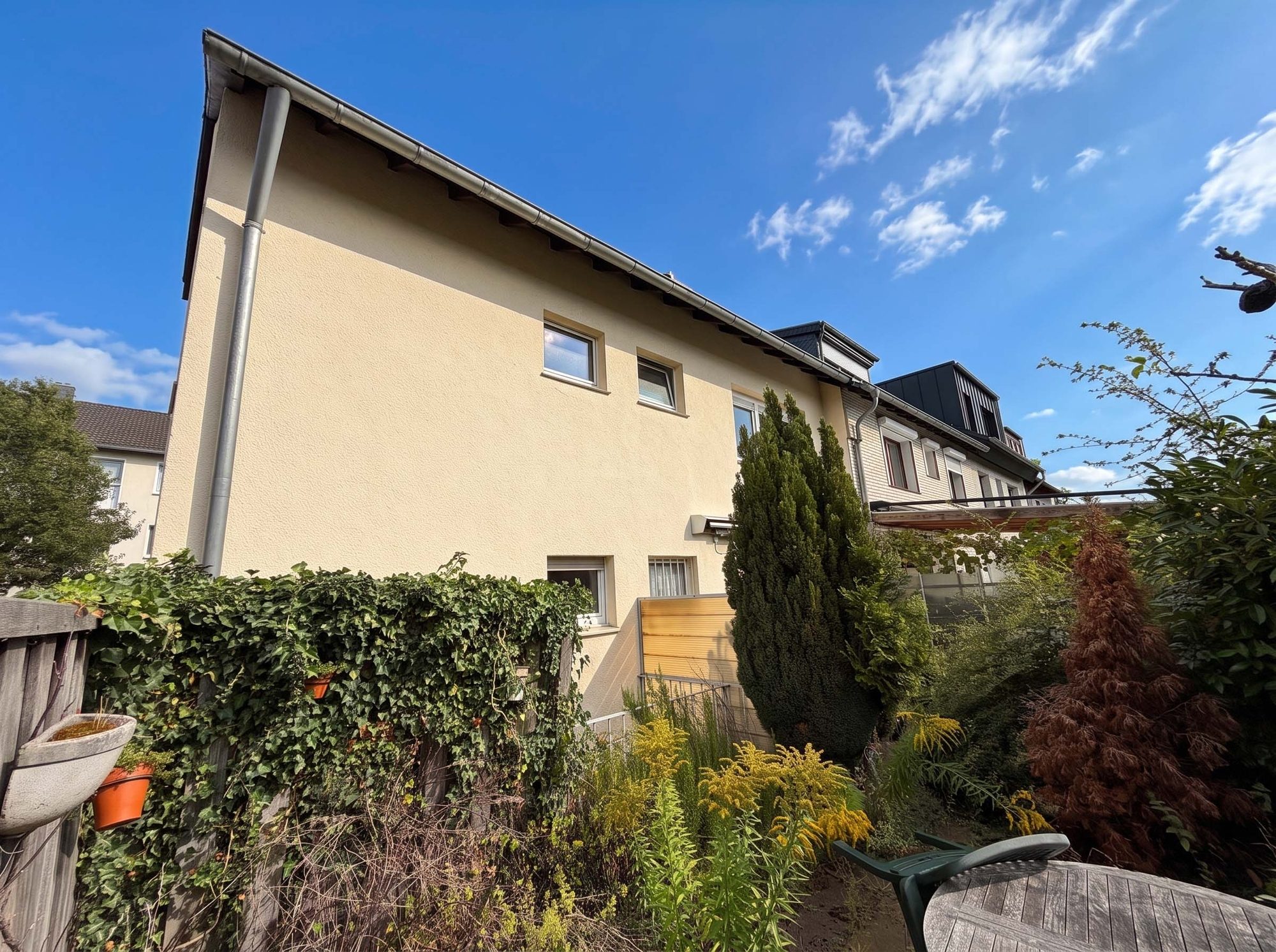 Immobilienangebot - Düsseldorf - Alle - Gestalten Sie Ihr neues Zuhause: Zweifamilienhaus mit Garten und Garage in Düsseldorf-Gerresheim!