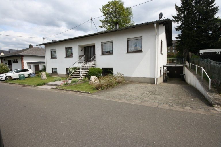Volksbank Trier Eifel Immobilien GmbH - Immobilienangebot - Hermeskeil - Alle - Haus mit Einliegerwohnung und großem Garten