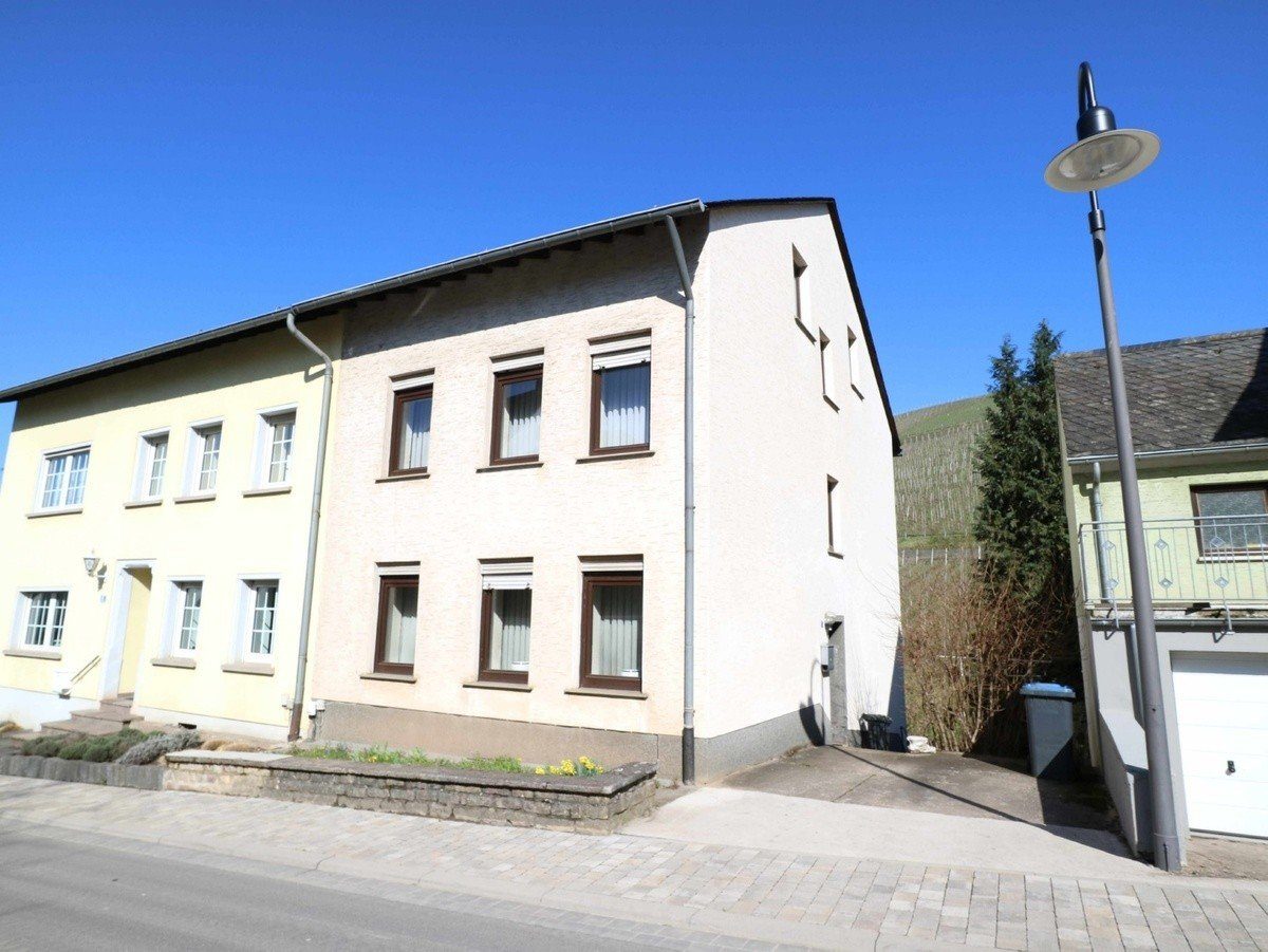 Volksbank Trier Eifel Immobilien GmbH - Immobilienangebot - Kasel - Alle - Wohnen mit traumhaftem Blick auf die Weinberge