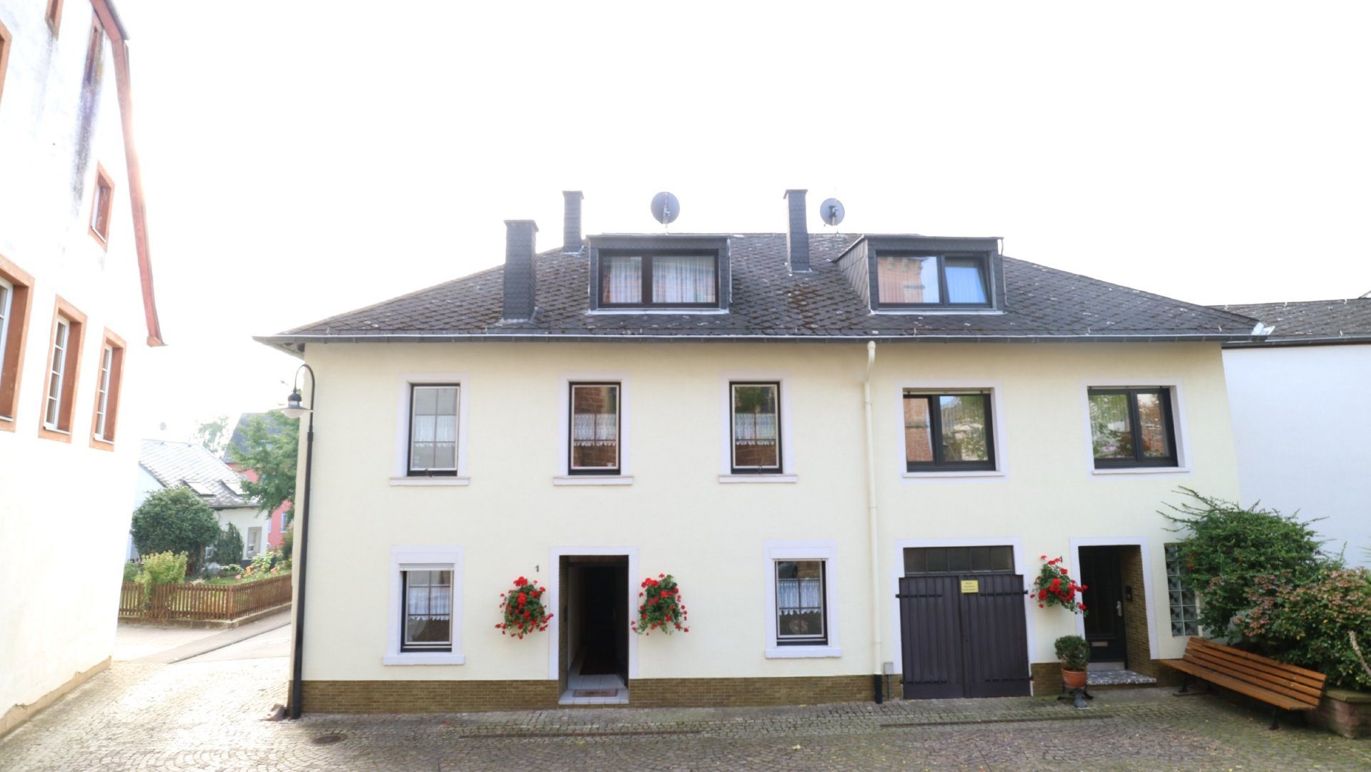 Volksbank Trier Eifel Immobilien GmbH - Immobilienangebot - Schweich - Zweifamilienhaus - Viel Raum für Ihren Stil im Herzen von Schweich!
