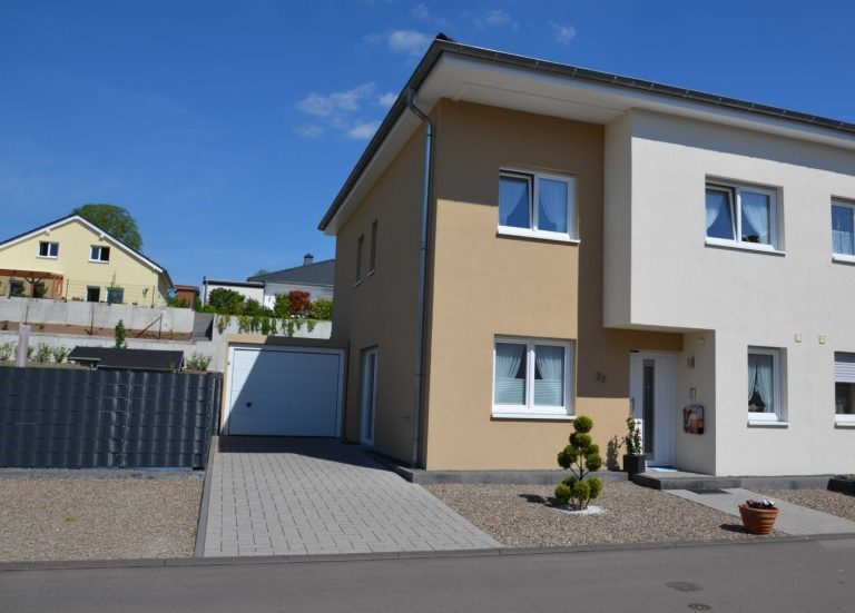 Volksbank Trier Eifel Immobilien GmbH - Immobilienangebot - Saarburg - Einfamilienhaus - Neuwertige Doppelhaushälfte sucht Familie