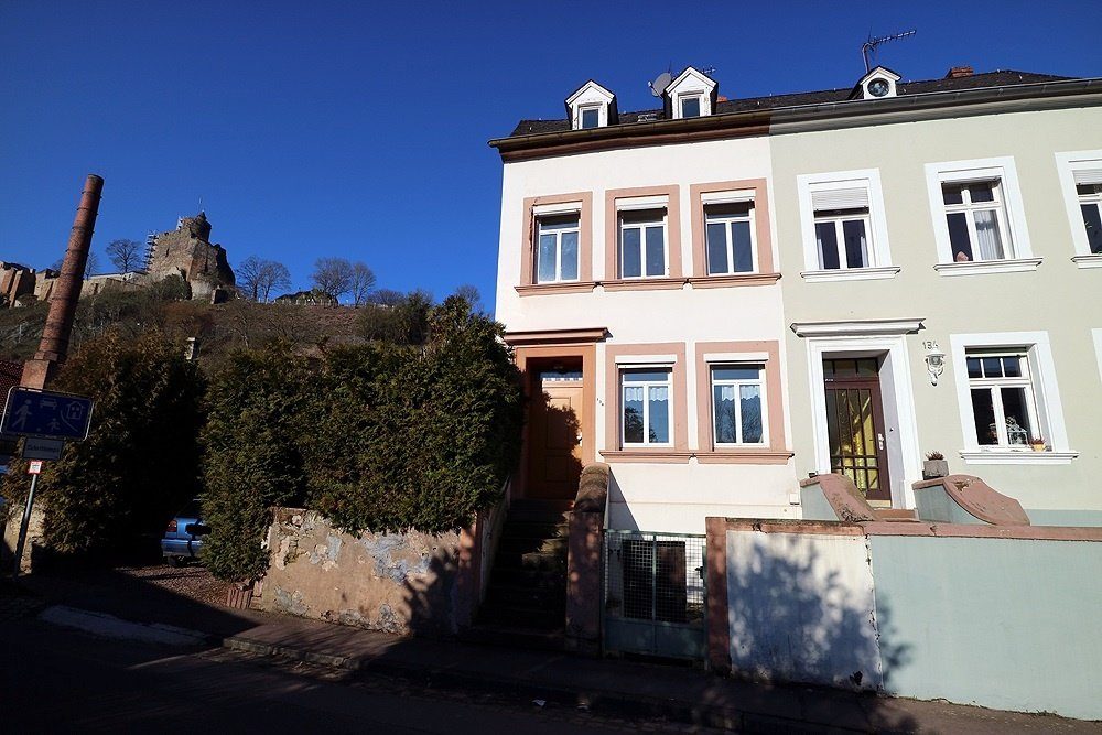 Volksbank Trier Eifel Immobilien GmbH - Immobilienangebot - Saarburg - Reiheneckhaus - Altbau mit reichlich Charme - Saar- und Burgblick inklusive!