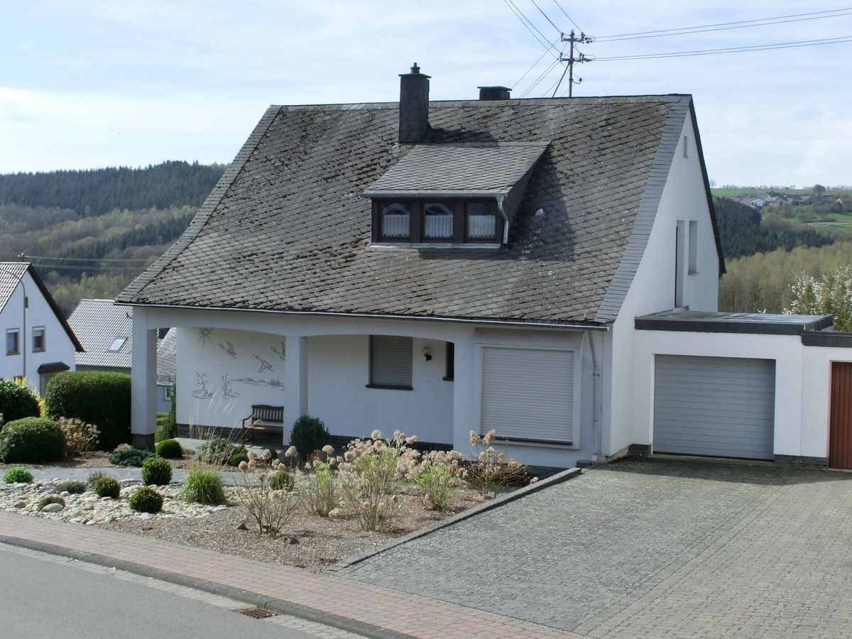 Volksbank Trier Eifel Immobilien GmbH - Immobilienangebot - Lampaden - Alle - Tolles Haus in toller Lage von Lampaden