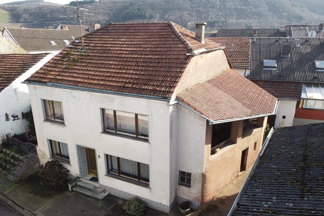 Volksbank Trier Eifel Immobilien GmbH - Immobilienangebot - Schoden - Alle - Handwerker, Familien und Investoren aufgepasst: Renovierungsbedürftiges Haus mit Scheune