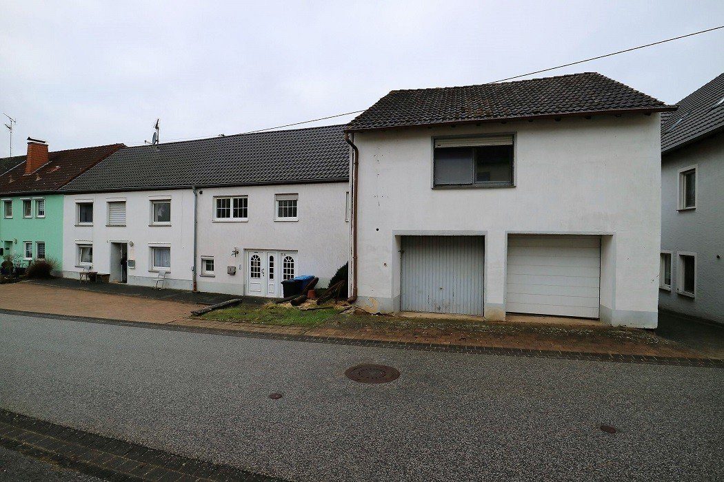 Volksbank Trier Eifel Immobilien GmbH - Immobilienangebot - Gilzem - Alle - Renovierungsbedürftiges Zweifamilienhaus im Grünen