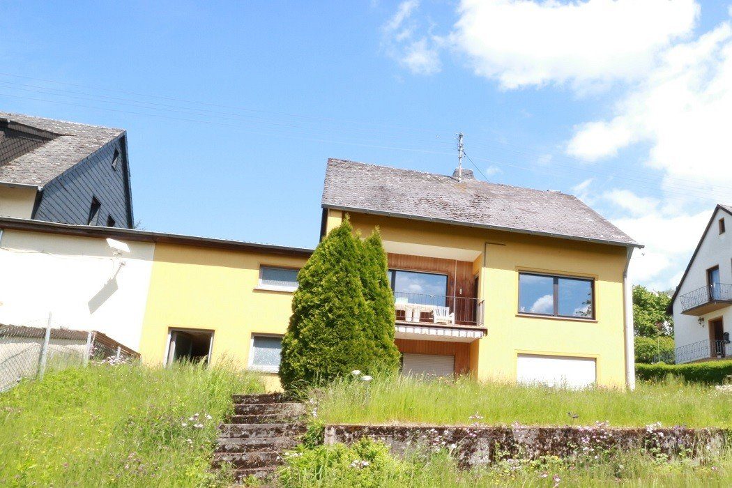 Volksbank Trier Immobilien GmbH - Immobilienangebot - Kasel - Alle - Einfamilienhaus mit Einliegerwohnung und Blick ins Grüne