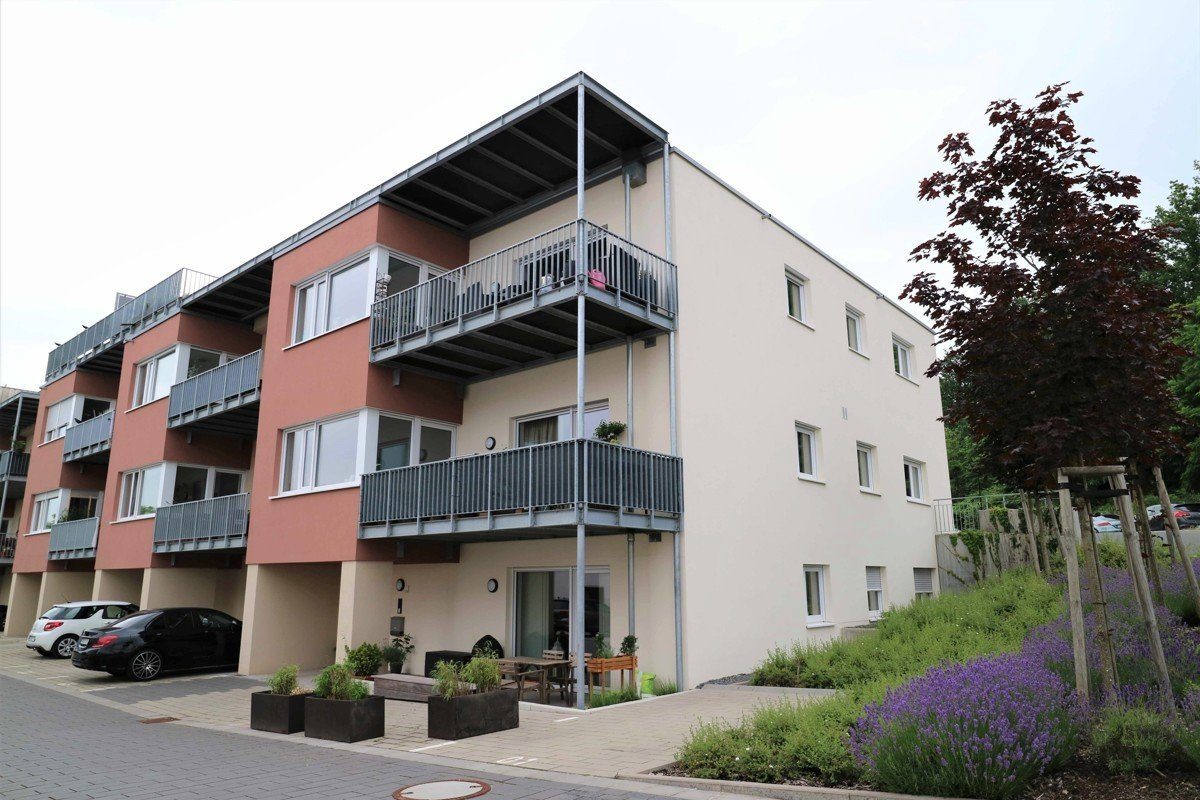 Volksbank Trier Eifel Immobilien GmbH - Immobilienangebot - Trier-Feyen - Alle - Neuwertig und stadtnah – Ihr Wohntraum
auf der obersten Hangterrasse