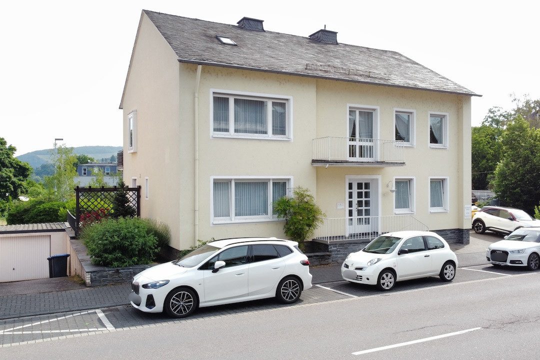 Volksbank Trier Immobilien GmbH - Immobilienangebot - Saarburg - Alle - Eigenheim mit Traumblick und Rendite in Saarburg