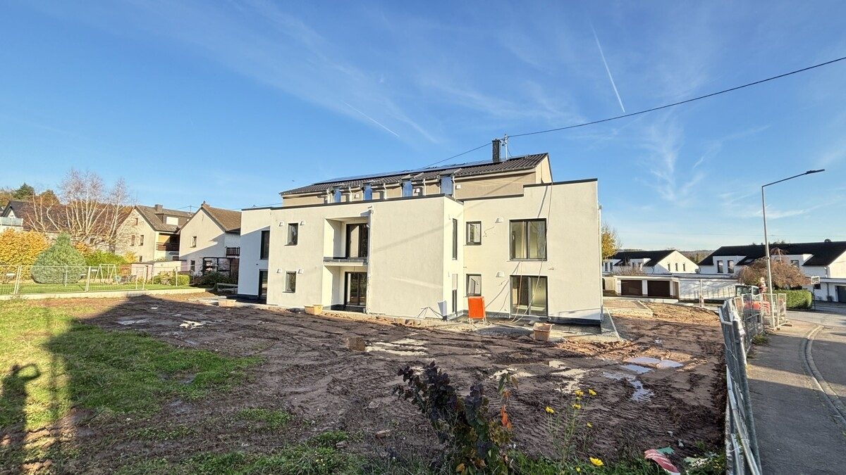 Volksbank Trier Eifel Immobilien GmbH - Immobilienangebot - Trier-Quint - Alle - Wohnkomfort für höchste Ansprüche in Quint - Effizienz­haus 40 Förderkredit wieder möglich