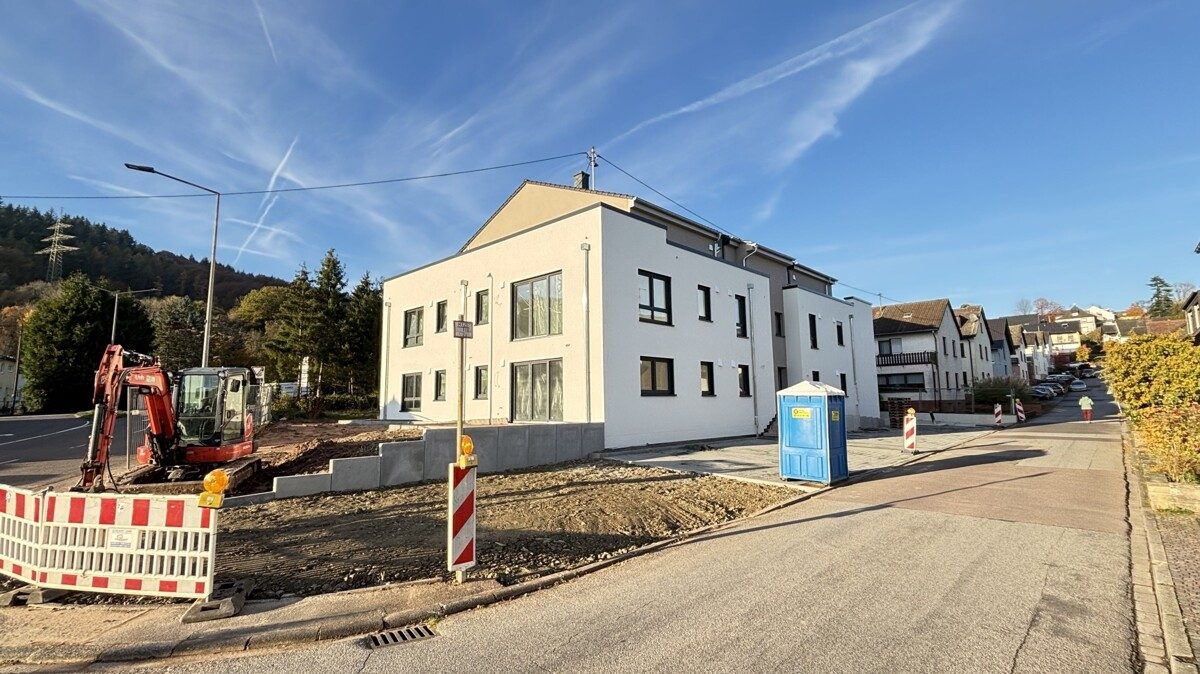 Volksbank Trier Eifel Immobilien GmbH - Immobilienangebot - Trier-Quint - Alle - Wohnkomfort für höchste Ansprüche in Quint - Effizienz­haus 40 Förderkredit wieder möglich