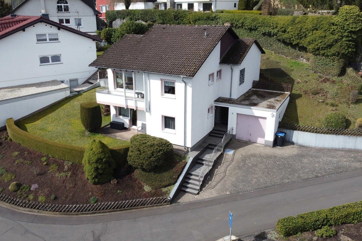 Volksbank Trier Eifel Immobilien GmbH - Immobilienangebot - Daun - Alle - Perfekte Wohnlösung: Einfamilienhaus mit Einliegerwohnung in Daun