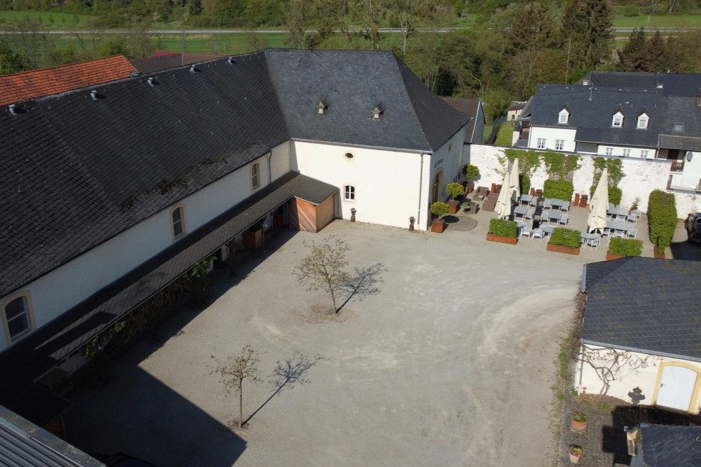 Volksbank Trier Eifel Immobilien GmbH - Immobilienangebot - Niederweis - Alle - Barockes Schlossanwesen in Niederweis 
- Historisch und repräsentativ