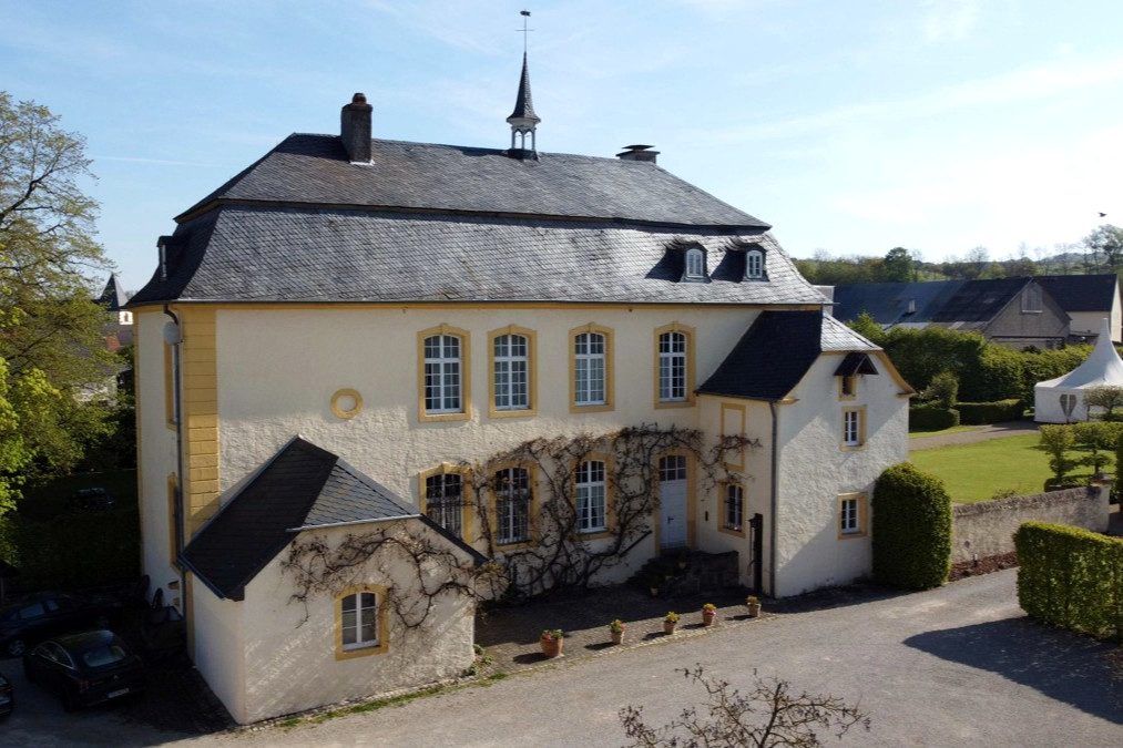 Volksbank Trier Eifel Immobilien GmbH - Immobilienangebot - Niederweis - Alle - Barockes Schlossanwesen in Niederweis 
- Historisch und repräsentativ