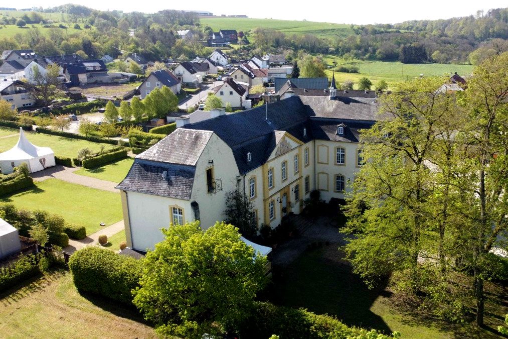 Volksbank Trier Eifel Immobilien GmbH - Immobilienangebot - Niederweis - Alle - Barockes Schlossanwesen in Niederweis 
- Historisch und repräsentativ