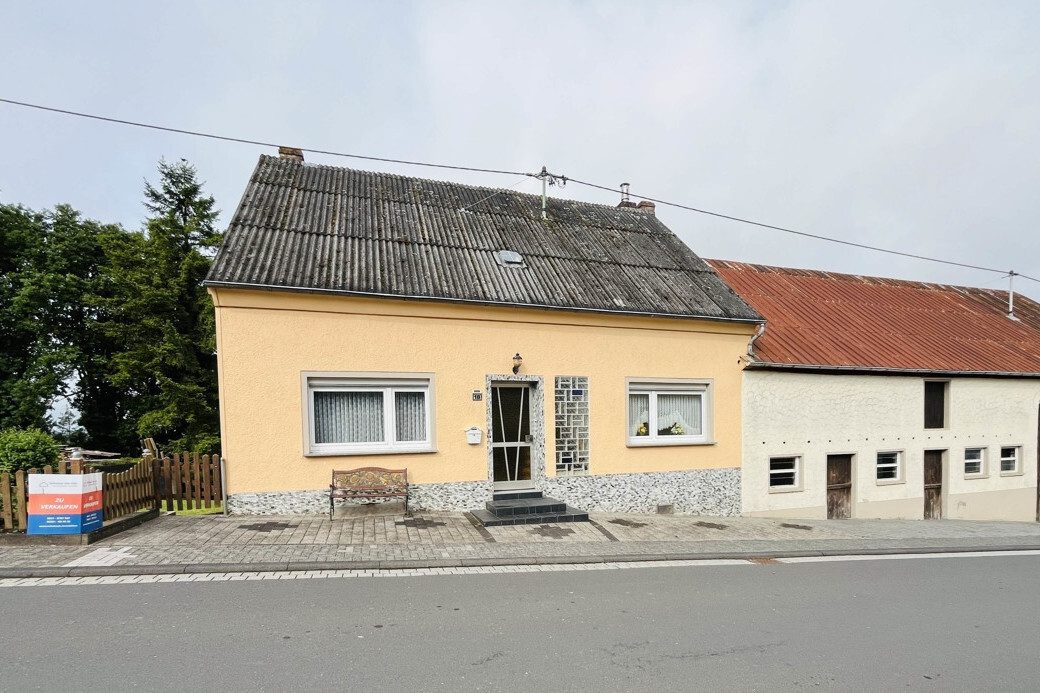 Volksbank Trier Eifel Immobilien GmbH - Immobilienangebot - Philippsweiler - Alle - Ehemaliges Bauernhaus mit großem Grundstück in Oberpierscheid-Philippsweiler