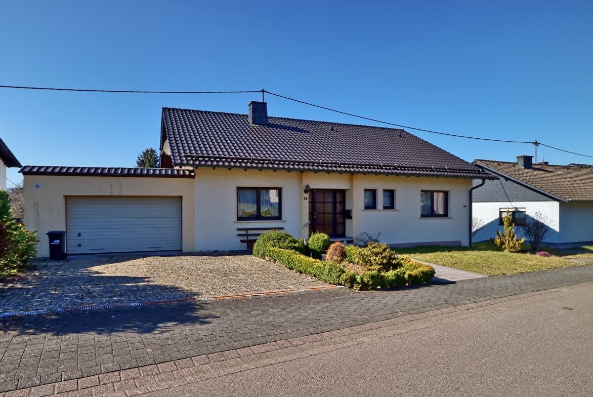 Volksbank Trier Eifel Immobilien GmbH - Immobilienangebot - Mandern - Alle - Freistehendes Einfamilienhaus mit Einliegerwohnung und großem Grundstück in Mandern